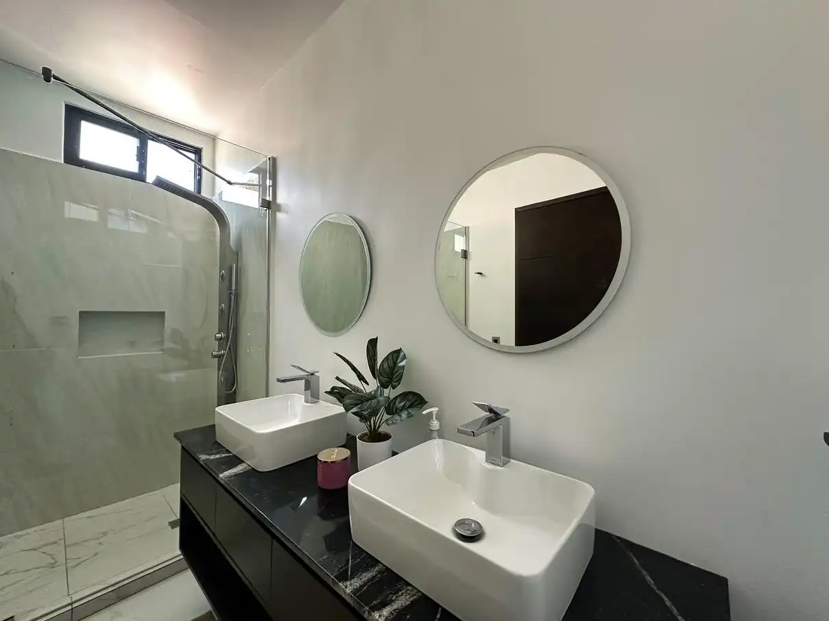 Baño completo de recamara de planta baja