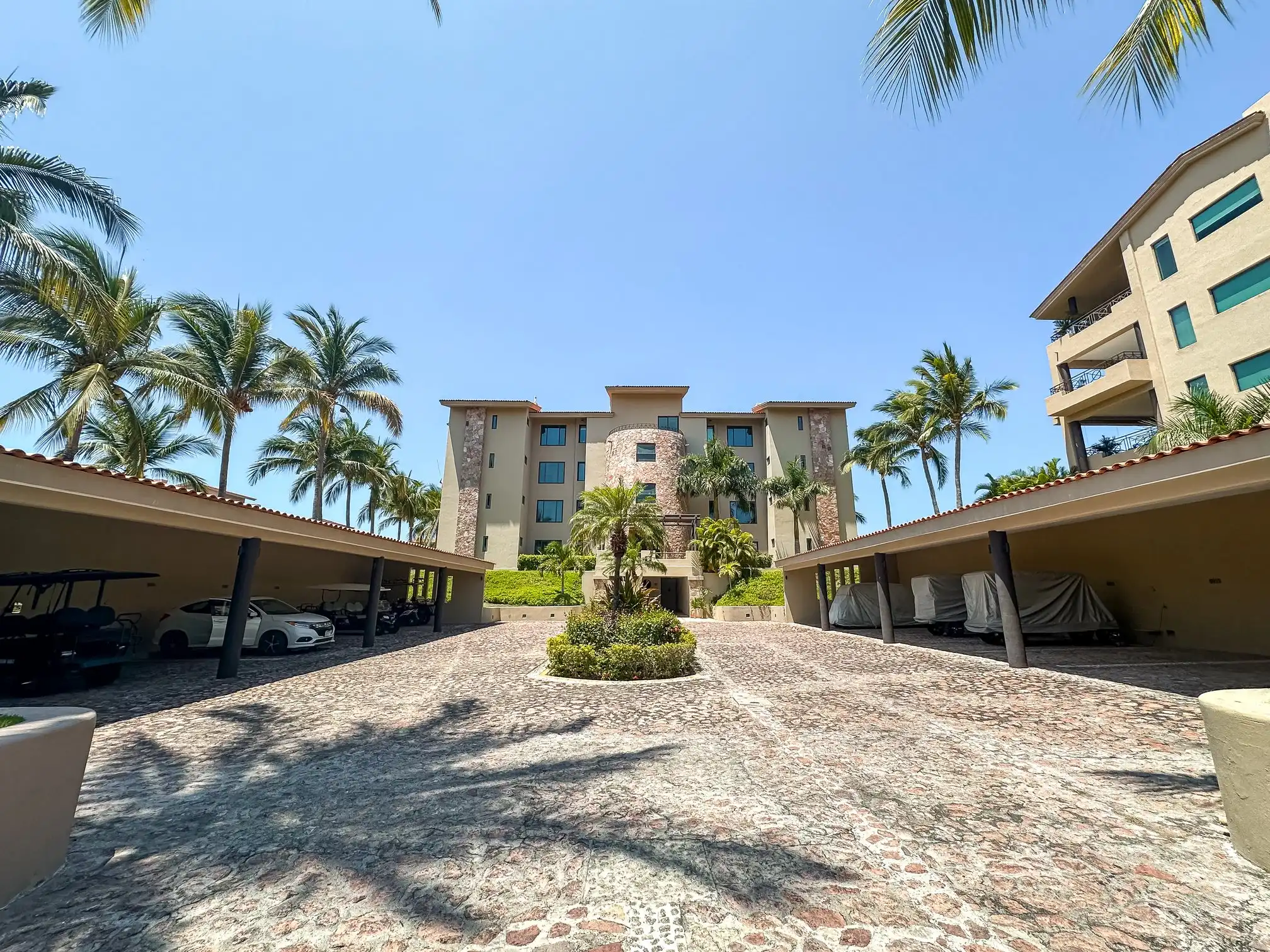 Imagen principal de departamento Luxury Golf View Condo en Venta | Hacienda de Mita, Punta Mita