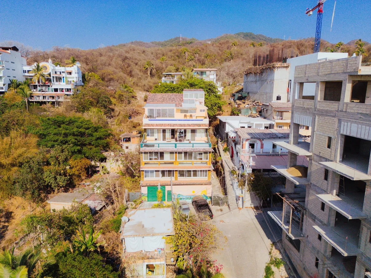 Fotografía 2 de edificio Edificio en Venta en Puerto Vallarta | Torre Miramar, 7 Departamentos con Vista al Mar