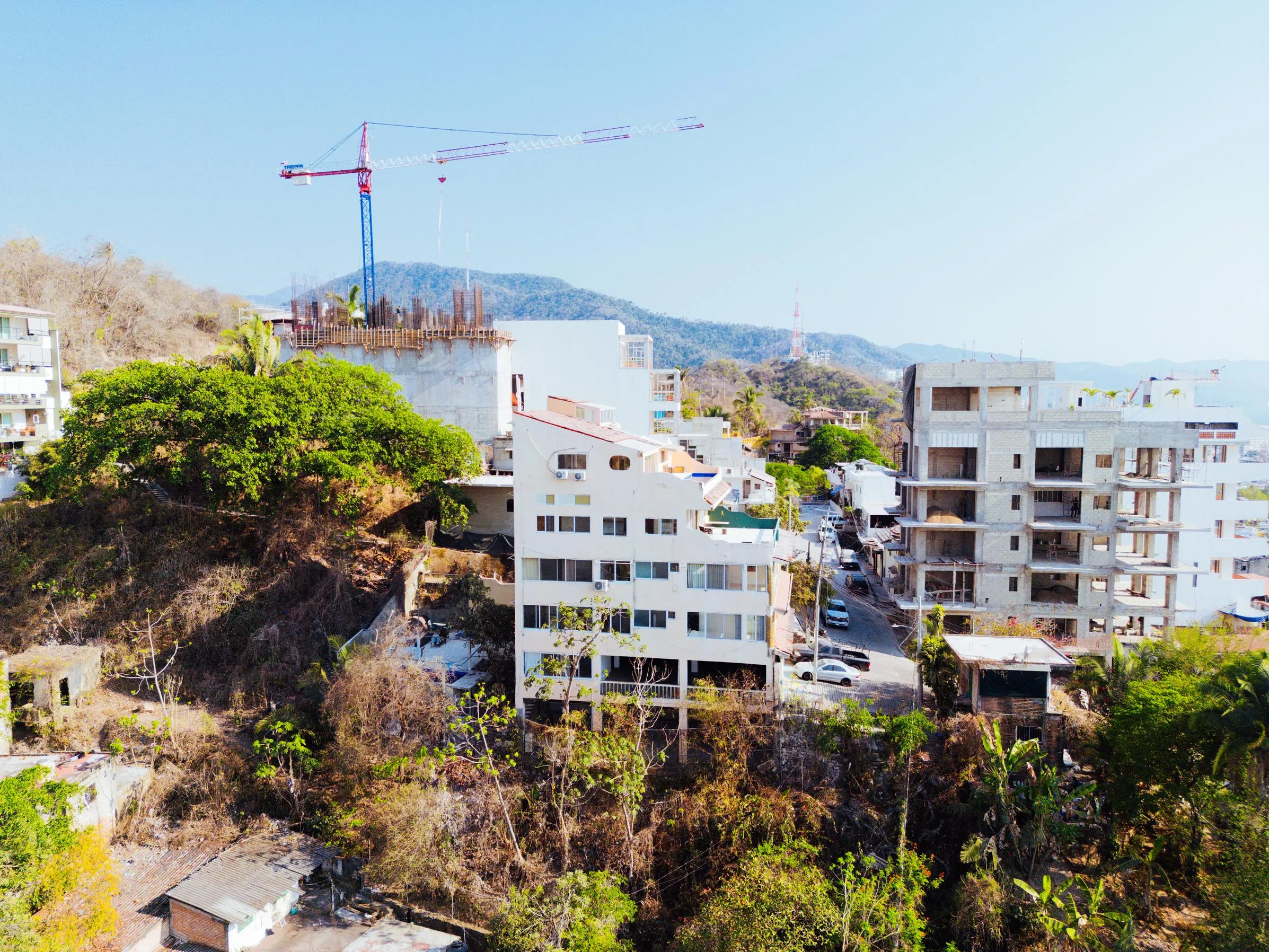 Fotografía 3 de edificio Edificio en Venta en Puerto Vallarta | Torre Miramar, 7 Departamentos con Vista al Mar