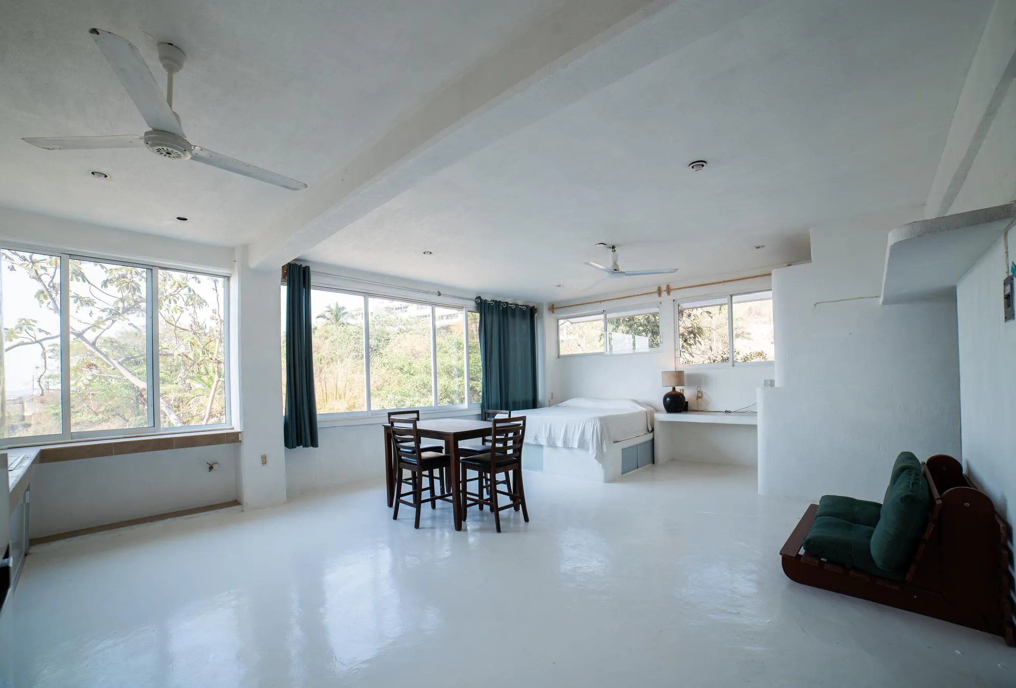 Fotografía 6 de edificio Edificio en Venta en Puerto Vallarta | Torre Miramar, 7 Departamentos con Vista al Mar