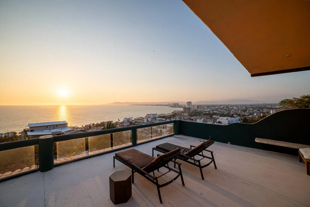 Fotografía 17 de edificio Edificio en Venta en Puerto Vallarta | Torre Miramar, 7 Departamentos con Vista al Mar
