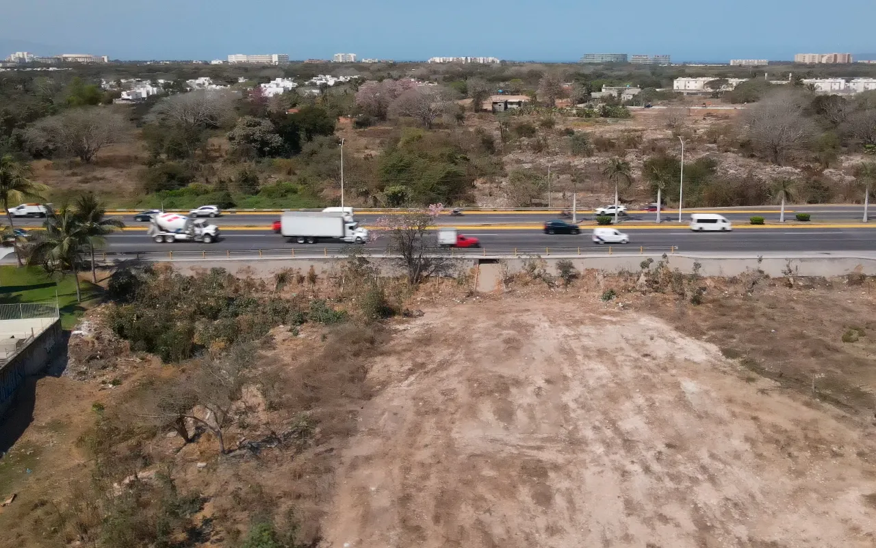 Fotografía 3 de terreno comercial Terreno Comercial en Venta en Bahía de Banderas | 7,076 m² sobre Blvd. Riviera Nayarit