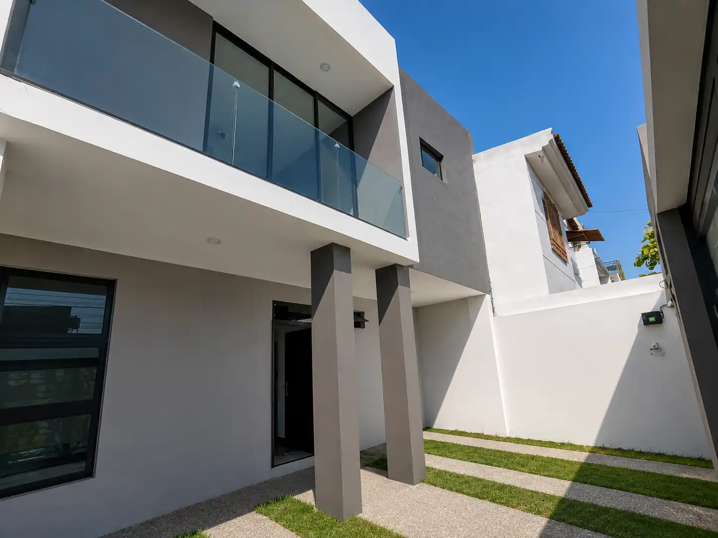 Imagen principal de casa Casa en Venta en Puerto Vallarta con Recámara en Planta Baja | Roof Terrace